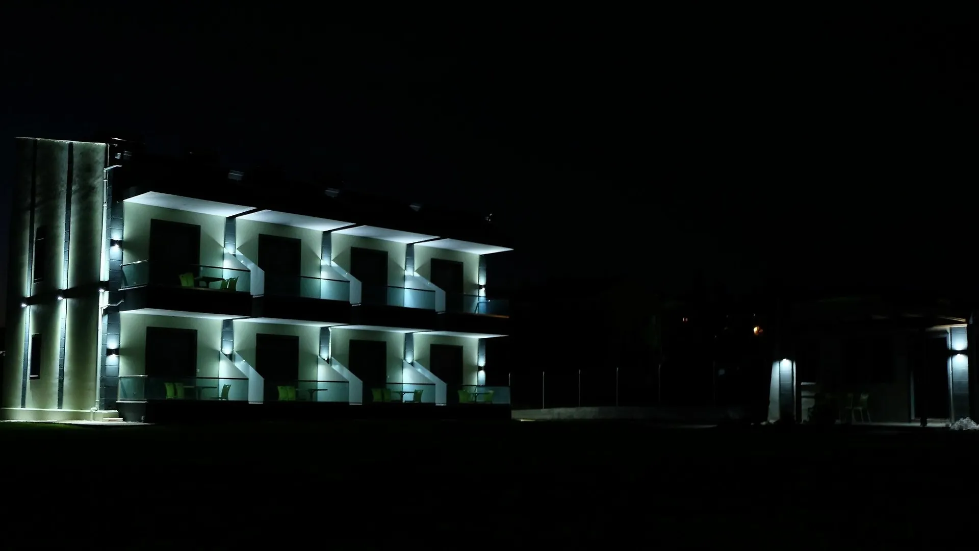 Paramithi Luxury Apartments Nikiti